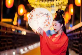 古文究竟有多美？那是万紫千红，明月千古，有一切的美好与不朽图片