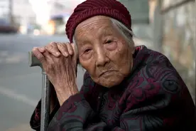 少年丧父，中年丧偶，老年丧子，官二代的太奶奶靠自私活到95岁图片