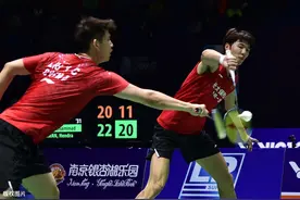 领会羽毛球双打转轮核心，不断调整补位和跑位，才能发挥最佳效果图片