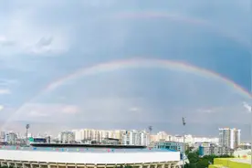 西昌雨后现双彩虹，美翻了整个天！图片