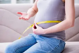 全身上下，肚子最易长肉？腰越粗，对身体伤害越大，2招帮你瘦图片