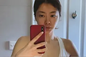 40岁熊黛林素颜美爆！健身照马甲线太吸睛，穿运动内衣勒出副乳图片