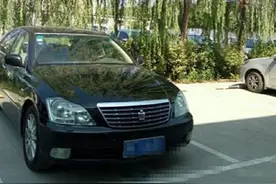 国产皇冠为啥卖不动了！看看日版就知道了，网友直呼忽悠国人图片