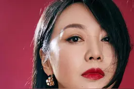 49岁闫妮中年逆袭变时髦精，她的“风情万种”从何而来？图片