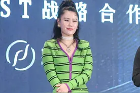袁娅维 过膝长靴 霸气侧漏，怎么看都美图片
