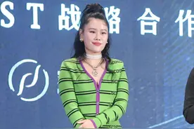 袁娅维 过膝长靴 霸气侧漏，怎么看都美图片