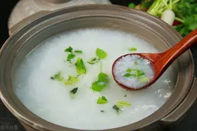 不管熬小米粥还是大米粥，记住1个熬粥技巧，米粥浓稠，熬出米油图片