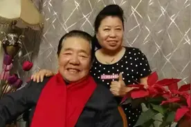 评书大师单田芳：为报恩娶大8岁妻子，妻子病逝，为她独守26年图片