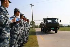 军人驾照比普通驾照难考几倍，但探亲却不能开车，交警道出实情图片