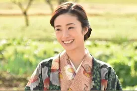 日本国民女神上户彩复出，每周开工一天，单集片酬比别人年薪还高图片