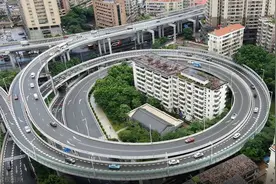 广东昔日最牛钉子户，今想拆迁无人理，业主哭诉：悔得肠子都青了图片