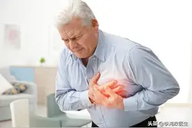 男子胸痛，翻身后心脏骤停，主任：别按了，给我一分钟时间图片