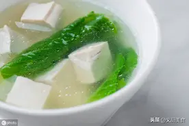 “泥鳅钻豆腐”怎么做好吃？大厨教你有窍门，汤鲜味美抢着喝光图片