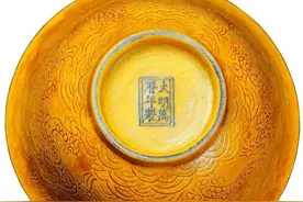 大妈吃饭的碗，竟然是价值不菲的古董，专家：“张罗孩子婚事吧”图片