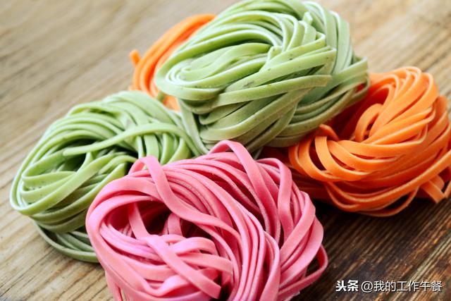 纯天然蔬菜汁彩色面条,比手擀面简单,配方和比例告诉你