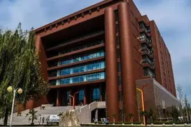 河北省内知名高校，河北大学和华北理工大学图片