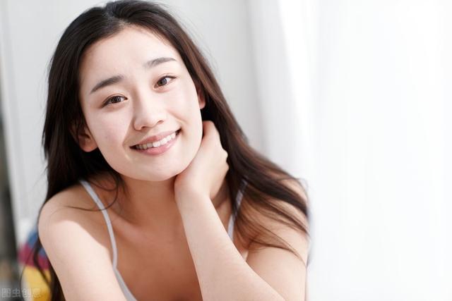 消防员一个举措，让美女以身相许，婚后更是羡煞旁人