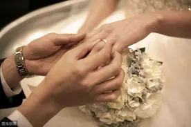 为什么很多已婚女人不戴婚戒？3个女人道出事实图片