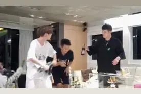 邓超陈赫鹿晗新综艺合体，吃完鸭脖用裤衩擦手擦脸？引发网友爆笑图片