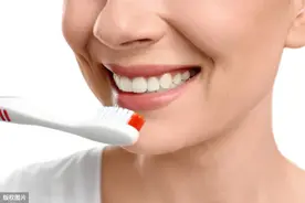 牙龈萎缩不可逆转，如何预防？5个方法，坚持就有效果，不信试试图片