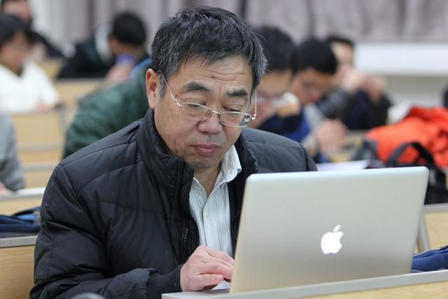 《易中天中华史》水准如何？学术大咖转型娱乐明星后的浮躁之作？