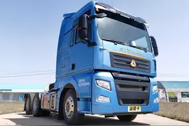 2020款重汽汕德卡牵引车配超高顶驾驶室，售价45万元值吗？图片