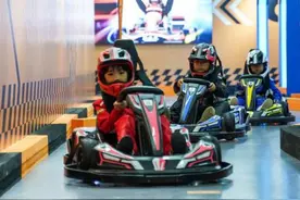 体验室内酷炫儿童卡丁车，刺激又安全，小朋友都玩嗨了图片