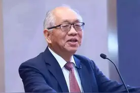 他是最不好惹的“打工人”，直接开怼老牌名校，质问清华羞不羞？图片