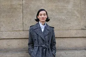 她是母亲也是超模 国模张丽娜巴黎时装周秀场外街拍高级感爆棚图片