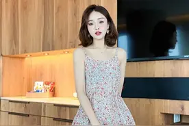 2020女神教你这样穿，小碎花蛋糕裙，更显气质图片