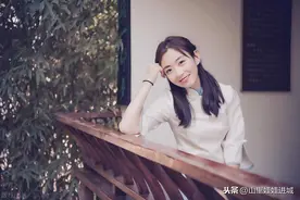 美女你的眼神太迷人图片