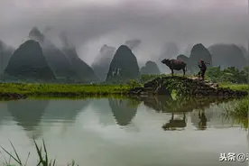 云卷飞山邀对，上联：牧笛飞声，静谧田园似画；下联？图片