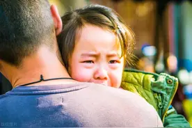孩子害羞胆小爱哭闹，许是缺乏安全感，这样做来帮孩子重塑安全感图片
