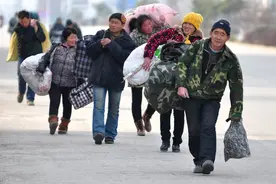 我国农民现状：一次性拿出40万存款的家庭多吗？未来子女怎么办图片