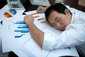 眼袋大、舌头胖、面色黄是脾虚所致，4种食材坚持吃，能健脾养胃图片