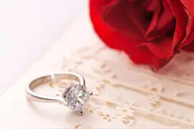 结婚买对戒还是钻戒，是一样的吗图片