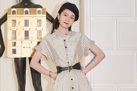 张雪迎穿波点收腰连衣裙，头戴贝雷帽优雅复古美图片