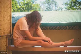 最宠爱我的妈妈，在我结婚后却变了模样，这样的娘家不回也罢图片