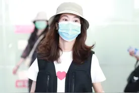 《乘风破浪的姐姐》郁可唯不光只有腰吸睛 她的中性穿搭更讨喜图片
