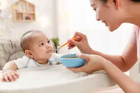 6~7个月宝宝除了吃米粉，这些食物循序渐进的添加，娃长得好图片