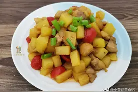 炒鸡肉时，别直接下锅了，大厨教你正确做法，肉质嫩滑不柴也不腥图片