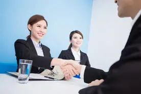 “口”字去一横，是什么字？名牌大学生落选，大专生当场录取图片