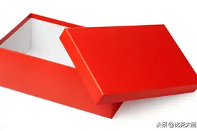 空鞋盒不要扔了，切2刀放进鞋柜里，轻松收纳4双鞋，方法真棒图片