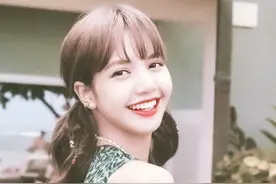 Lisa腰围只有51，这腿更是放开了秀！说白了，你们就是馋她的身子图片