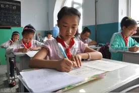 一年级到六年级，女儿名列前茅，母亲直言：放学后陪孩子做3件事图片
