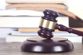 上学路上，男孩推轮椅推出17万索赔：老人称小孩贪玩，法院这样判图片
