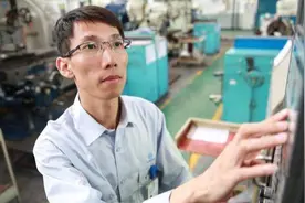 中国39岁年轻大国工匠，解决航空发动机难题，一天工资能买一辆车图片