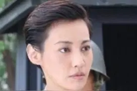 《信者无敌》卫国女军官杨雪图片
