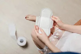 “大姨妈”发黑？别着急！伴有这种情况需要注意图片