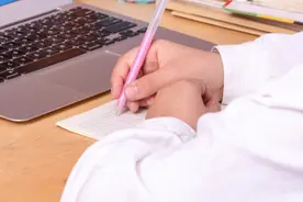 初三男孩每天傍晚就“发疯”，妈妈吓得躲单位！背后隐情扎心了图片